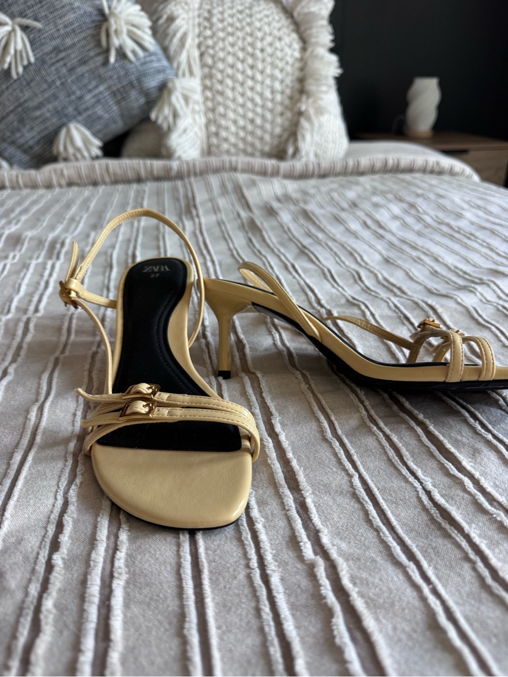 Zara Yellow Kitten Heel NWOT - Picture 5 of 6